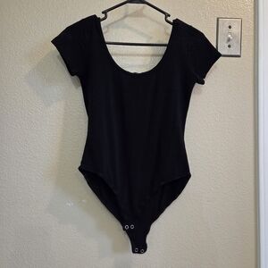 Heart & Hips affordable luxury Black Short Sleeve Bodysuit size Medium Summer